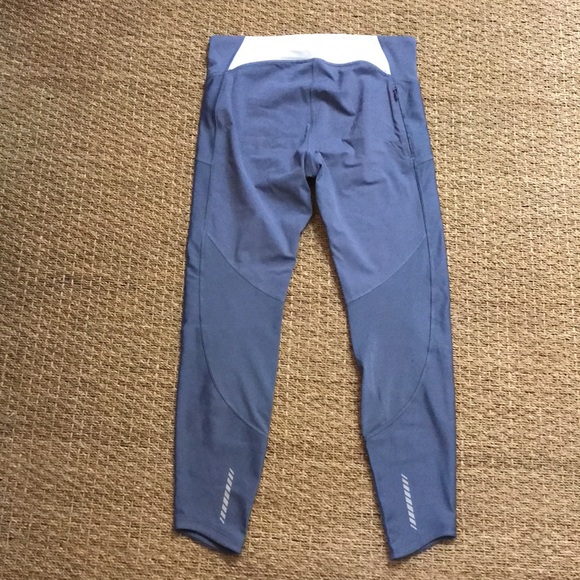 Under Armour leggings from the Running Room, 15.5” waist and 35.5” long - Picture 4 of 9